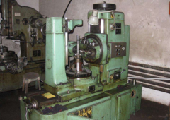 <strong>工做人员可以或许控制拆卸这些大型机械</strong>